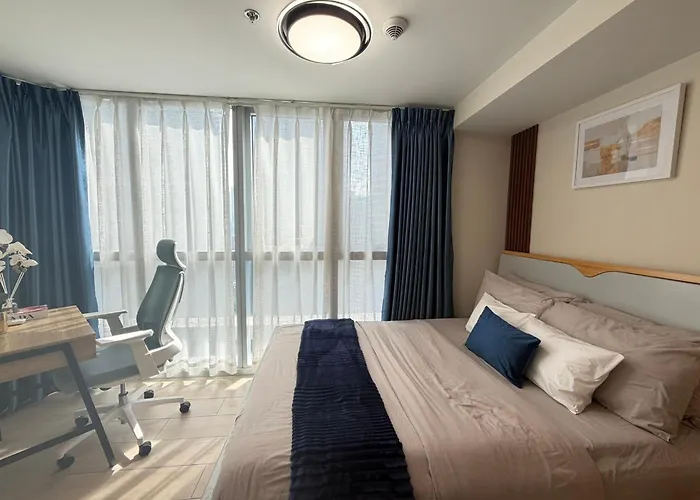 Apartment Uptown Luxe 2br I 4bedsi Balcony And Views At Bgc *