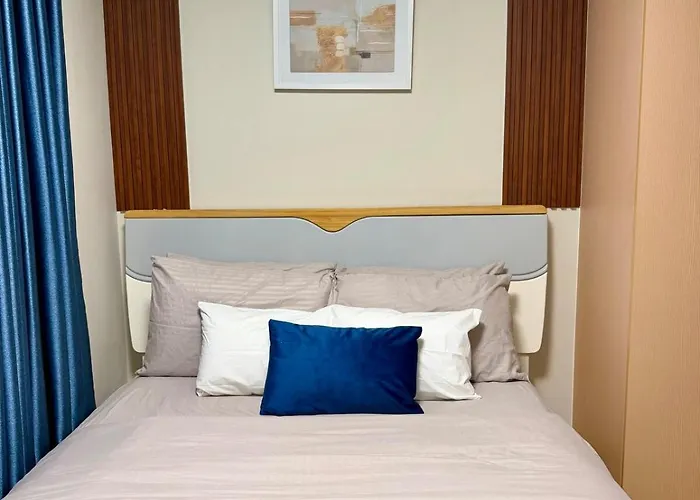 Uptown Luxe 2br I 4bedsi Balcony And Views At Bgc Apartment Manila