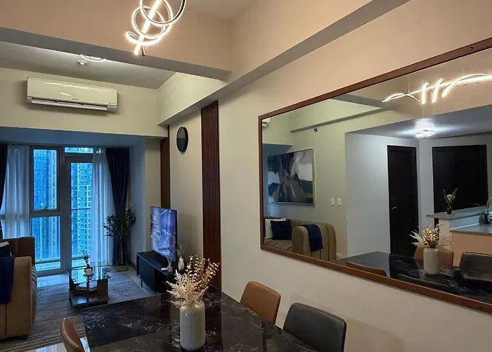 Apartment Uptown Luxe 2br I 4bedsi Balcony And Views At Bgc *