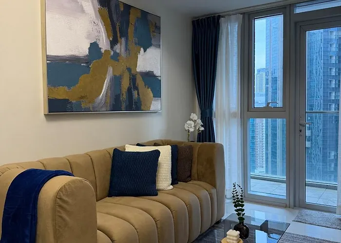 Apartment Uptown Luxe 2br I 4bedsi Balcony And Views At Bgc *