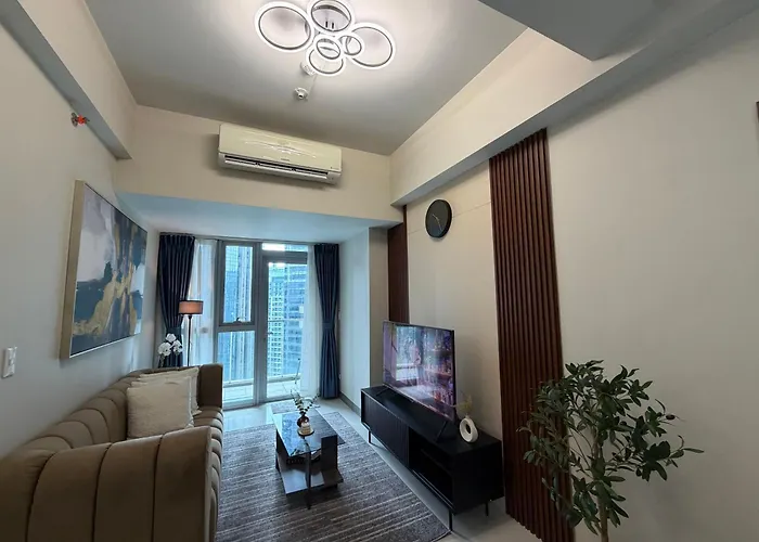 Apartment Uptown Luxe 2br I 4bedsi Balcony And Views At Bgc *