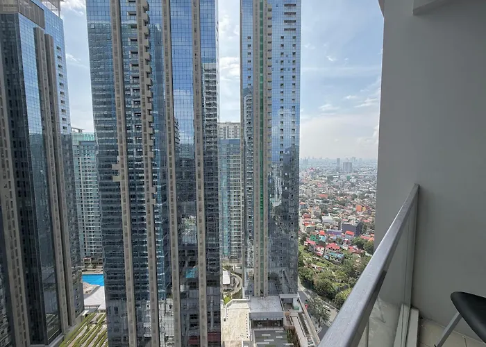 Uptown Luxe 2br I 4bedsi Balcony And Views At Bgc *
