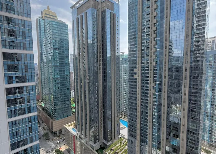 Apartment Uptown Luxe 2br I 4bedsi Balcony And Views At Bgc