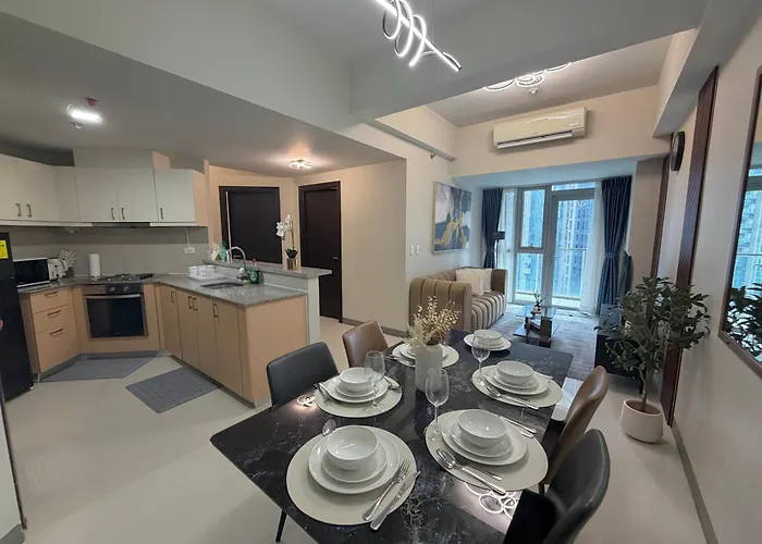Uptown Luxe 2br I 4bedsi Balcony And Views At Bgc *