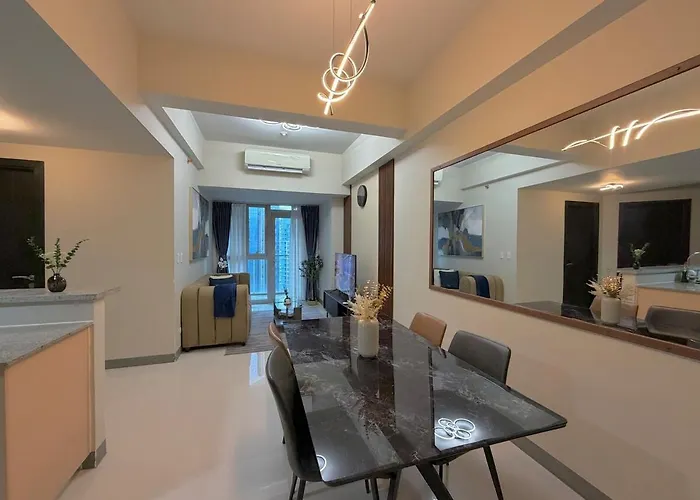 Uptown Luxe 2br I 4bedsi Balcony And Views At Bgc Apartment Manila