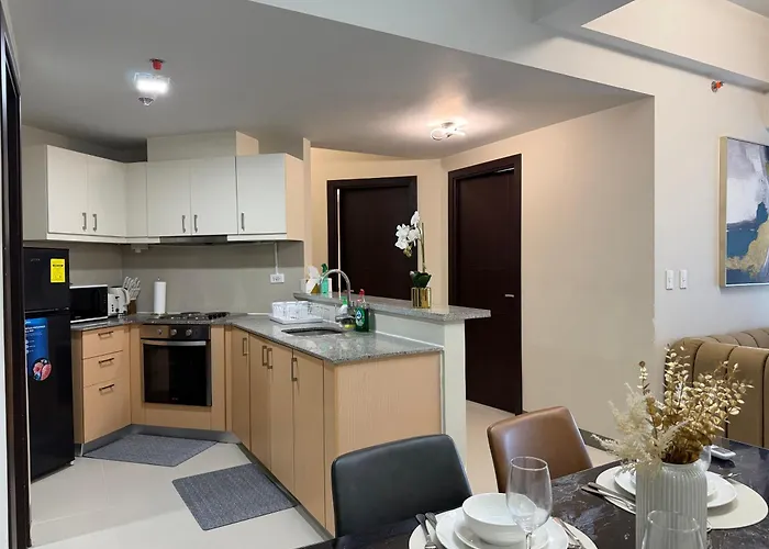 Uptown Luxe 2br I 4bedsi Balcony And Views At Bgc Apartment Manila