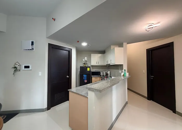 Apartment Uptown Luxe 2br I 4bedsi Balcony And Views At Bgc Manila