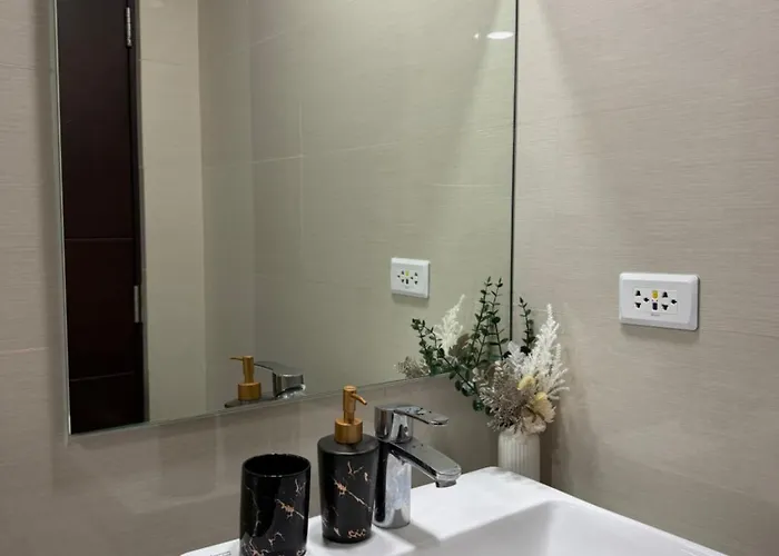 Apartment Uptown Luxe 2br I 4bedsi Balcony And Views At Bgc